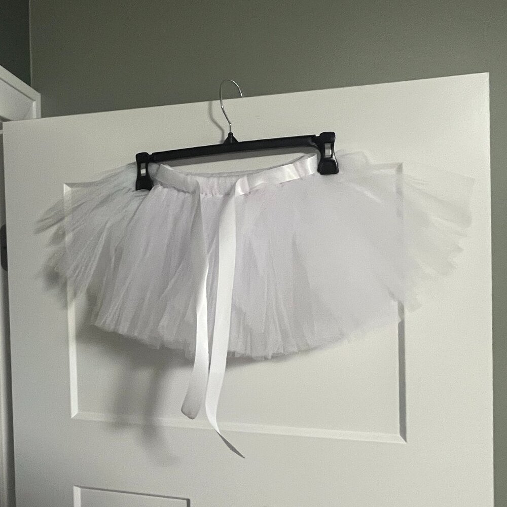 White Toddler Tutu (NWOT)